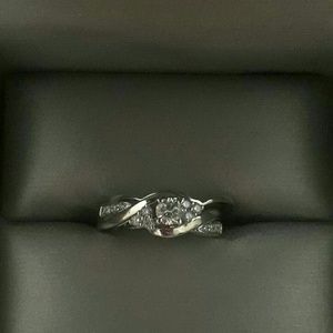 New Woman wedding rings set and man's ring free